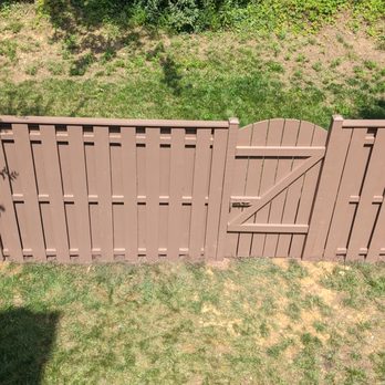 Hector Handyman Repair - The backyard fence Hector installed and painted - Handyman Near Me Hector Handyman Repair - The backyard fence Hector installed and painted - Handyman Near Me