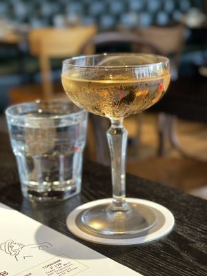 Little West Tavern by null