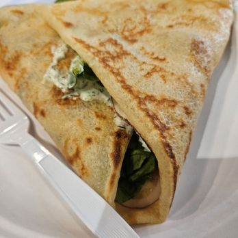 Fraise Cafe - Chicken florentine crepe with mushrooms and red onions - Creperies Near Me - Fullerton, California