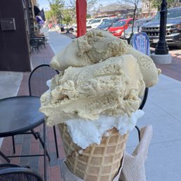 Daily flavor of Sicilian pistachio, and lemon gelato