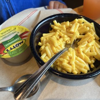 Chili's - Kids Kraft Mac n Cheese & side of Apple sauce - Tex-Mex Near Me - Tracy, California