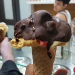 Il Gelato Migliore Di Una Volta - They do the standard Choco glaze or add whip cream.