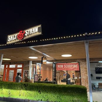 Salt & Straw - Entrance to Salt & Straw ice cream - Ice Cream & Frozen Yogurt Near Me - Tempe, Arizona Salt & Straw - Entrance to Salt & Straw ice cream - Ice Cream & Frozen Yogurt Near Me - Tempe, Arizona
