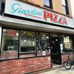 Outside Giardini pizza