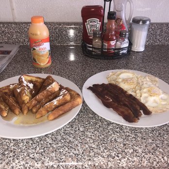 B&B Sandwich Shop - French toast egg and bacon - Breakfast & Brunch Near Me - Springfield, Massachusetts B&B Sandwich Shop - French toast egg and bacon - Breakfast & Brunch Near Me - Springfield, Massachusetts
