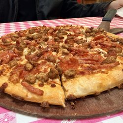 Pizza Hut - Meat Lovers pizza (medium)