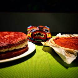 Beers & Burros - Tarta de choco ( ojito falta el ganache de choco ) y tarta de cajeta