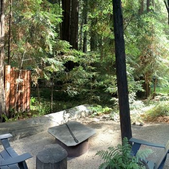Glen Oaks Big Sur - Front yard with outdoor fire pit and they have complementary s'mores and wine. - Hotels Near Me - Big Sur, California Glen Oaks Big Sur - Front yard with outdoor fire pit and they have complementary s'mores and wine. - Hotels Near Me - Big Sur, California