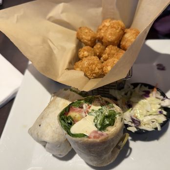 Drifters Kitchen and Bar - Cocktail Bars Near Me - Ridge, New York