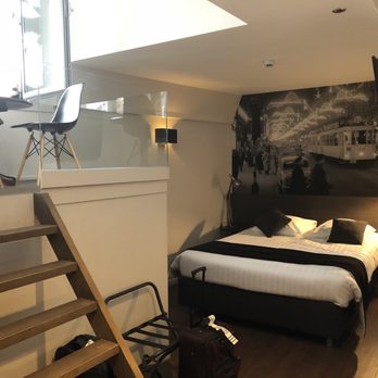 Le Quinze - Right side of the room featuring a double bed. - Hotels Near Me - Brussels, BRU