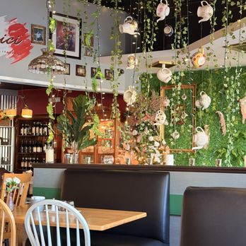 Amici Trattoria Italian - Indoor decor - Italian Near Me - Miramar, Florida