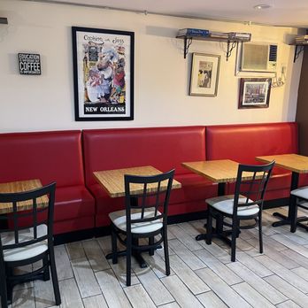 Au Lait Cafe - Clean, with lots of seating. - Cafes Near Me - Washington, DC, District of Columbia
