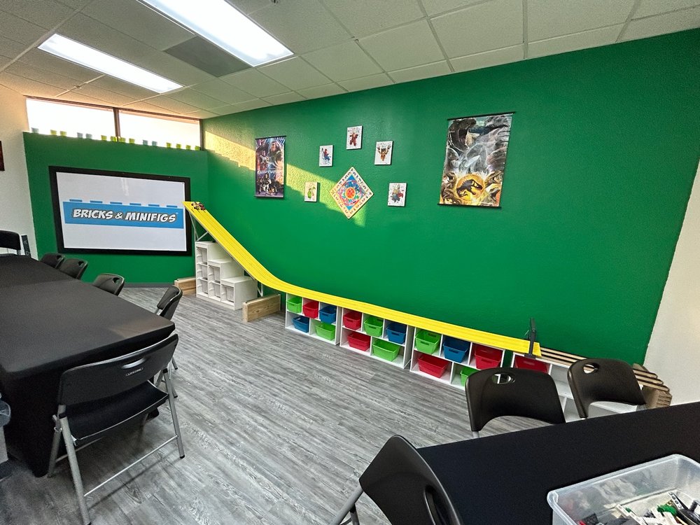 BRICKS & MINIFIGS PORT CHARLOTTE Updated July 2024 3280 Tamiami Trl