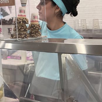 Baskin-Robbins - The employee working ignored my son when he politely wanted to sample a flavor. - Ice Cream & Frozen Yogurt Near Me - Glendale, California Baskin-Robbins - The employee working ignored my son when he politely wanted to sample a flavor. - Ice Cream & Frozen Yogurt Near Me - Glendale, California