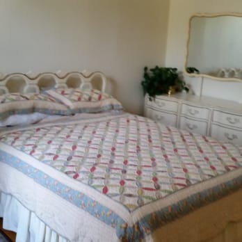 Hermann House Inn - Bedroom 1 - Bed & Breakfast Near Me - Hermann, Missouri