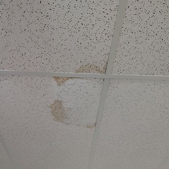 Colonial Motel - Ceiling stain, one of many. - Hotels Near Me - North Conway, New Hampshire Colonial Motel - Ceiling stain, one of many. - Hotels Near Me - North Conway, New Hampshire