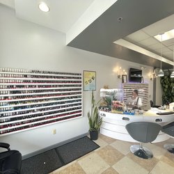 Deluxe Nail Salon