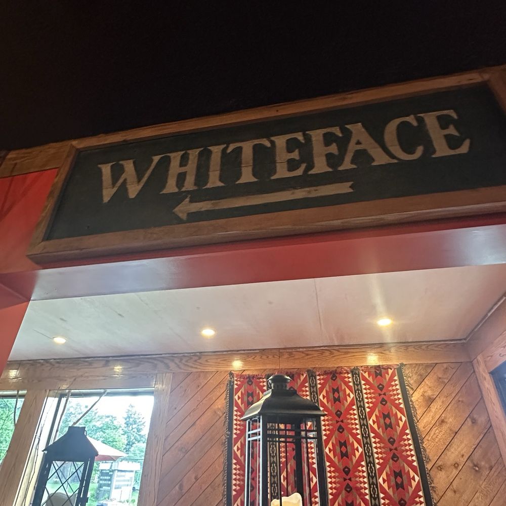 'Dack Shack - Cute decor! - Burgers Near Me - Lake Placid, New York 'Dack Shack - Cute decor! - Burgers Near Me - Lake Placid, New York