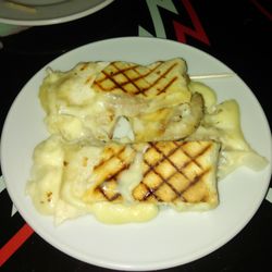 Mongogo - "Burritos" mit Schinken/Käse und Schweinebraten/Käse als Vorspeise