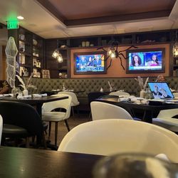 Local Kitchen - Dinning area