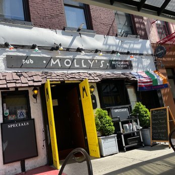 Molly's - the outside of the restaurant - Irish Pub Near Me - New York, New York