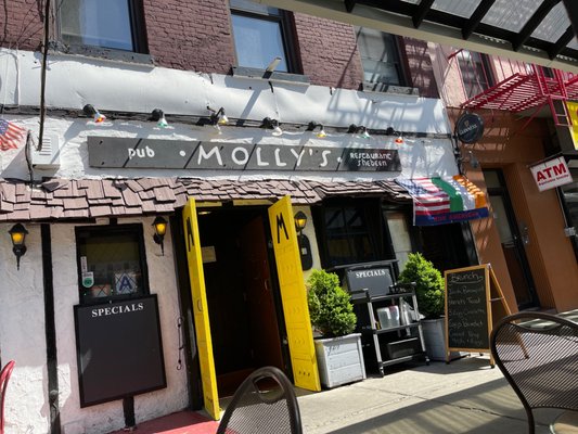 Molly's Shebeen Bar + Restaurant by null