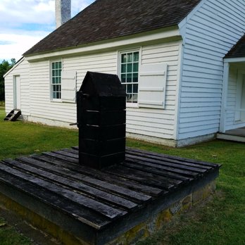 Stonewall Jackson Shrine - House where Stonewall Jackson died. The well to draw water . - Local Flavor Near Me - Woodford, Virginia
