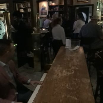 Hugo's Frog Bar & Fish House - Seafood Near Me - Chicago, Illinois