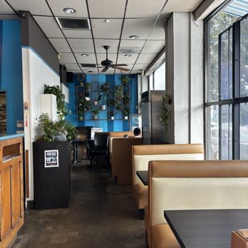 Caffe Hub - Seating - Cafes Near Me - Los Angeles, California