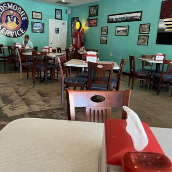 Tom & Betty's Restaurant - Not busy at lunchtime. - American Near Me - Orange Park, Florida Tom & Betty's Restaurant - Not busy at lunchtime. - American Near Me - Orange Park, Florida