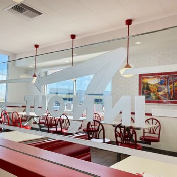 In-N-Out Burger - ows a view of a dining area - Fast Food Near Me - Aurora, Colorado In-N-Out Burger - ows a view of a dining area - Fast Food Near Me - Aurora, Colorado