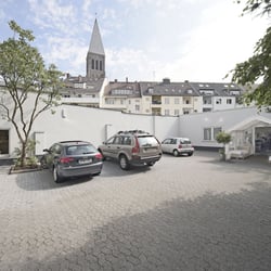 Artservice+Tube - Unser Kundenparkplatz