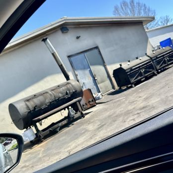 Swig & Swine - Smokers in the back - Desserts Near Me - Summerville, South Carolina