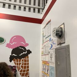 Cool Breeze Ice Cream & Smoothie Shop