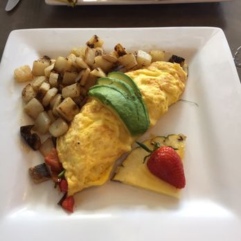 Moena Café - Veggie Omelette - Cafes Near Me - Honolulu, Hawaii