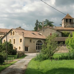 Relais de la Renaissance - Kirche und Laienzentrum: Zur Not ohne Glaube selig