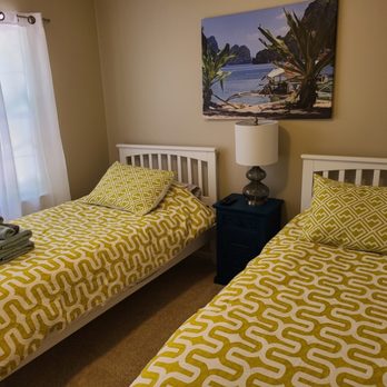 Kat's Cleaning - Twin room - Home Cleaning Near Me - Newport, North Carolina