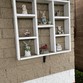 Thai Food House - Cute collectibles outside. - Thai Near Me - Winston, Oregon