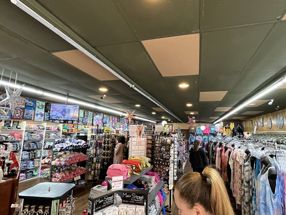 PARKWAY BOUTIQUE Updated August 2024 12 Photos 917 Pkwy, Gatlinburg, Tennessee Women's