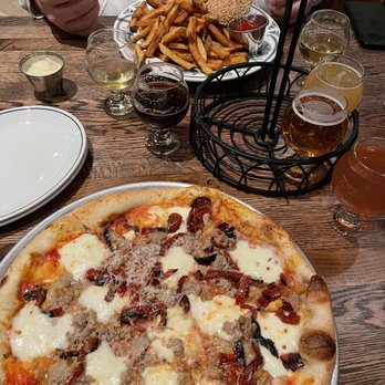 Crushed by Giants - sausage & pepper pizza and burger - Brewpubs Near Me - Chicago, Illinois