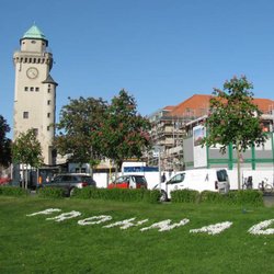 Kasinoturm Berlin-Frohnau - Der Turm mit dem Ludolfingerplatz. 2018.