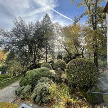 Chateau Du Sureau - Grounds - Hotels Near Me - Oakhurst, California Chateau Du Sureau - Grounds - Hotels Near Me - Oakhurst, California