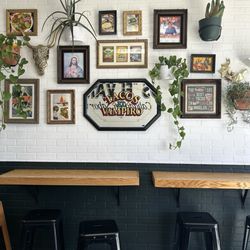 Tacos El Vampiro - Inside