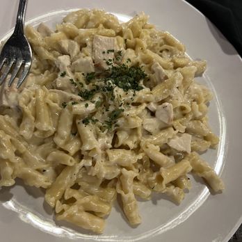 Montage - Chicken Alfredo - Wine Bars Near Me - Cedar Falls, Iowa
