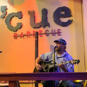 Cue Barbecue - Music stage - Barbeque Near Me - Milton, Georgia