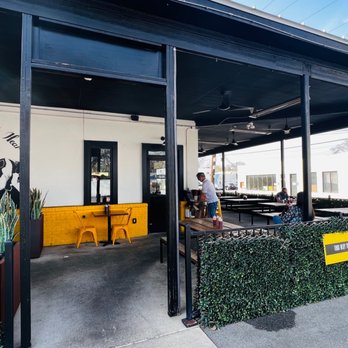 la Barbecue - Outdoor open aired patio - Barbeque Near Me - Austin, Texas la Barbecue - Outdoor open aired patio - Barbeque Near Me - Austin, Texas
