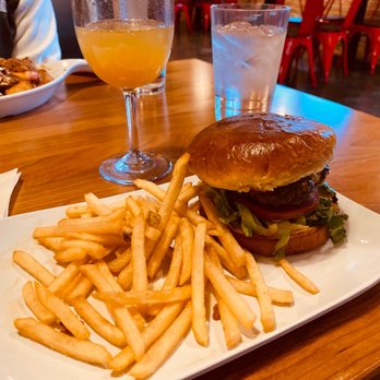 Ruby Sunshine Charlotte Southend - Burger Mimosa - Breakfast & Brunch Near Me - Charlotte, North Carolina Ruby Sunshine Charlotte Southend - Burger Mimosa - Breakfast & Brunch Near Me - Charlotte, North Carolina