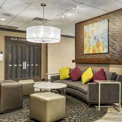 Best Western Plus Kingston Hotel and Conference Center - Lobby lounge