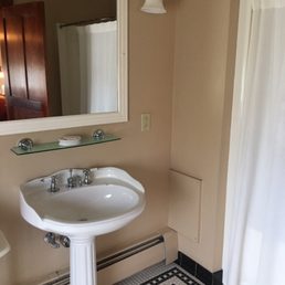 Hotel Ruby Marie - Bathroom - Hotels Near Me - Madison, Wisconsin