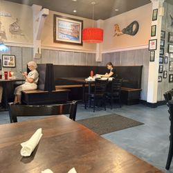 Fish Bites Seafood Restaurant - Dining area